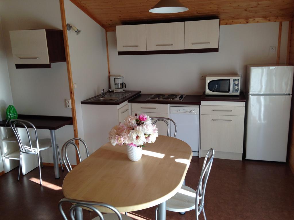 Cottages Du Lac De Miel Beynat ภายนอก รูปภาพ