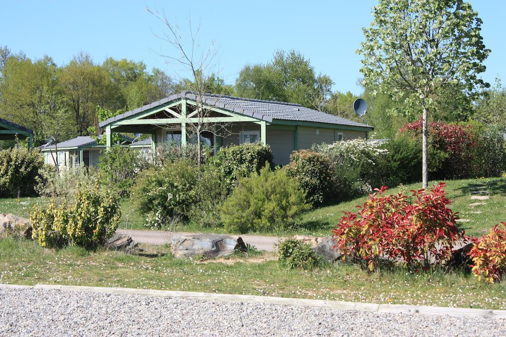 Cottages Du Lac De Miel Beynat ภายนอก รูปภาพ